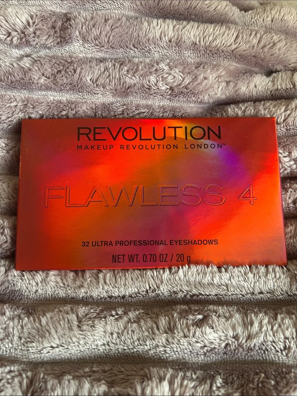 NIB Makeup Revolution Flawless 4 Eyeshadow Palette